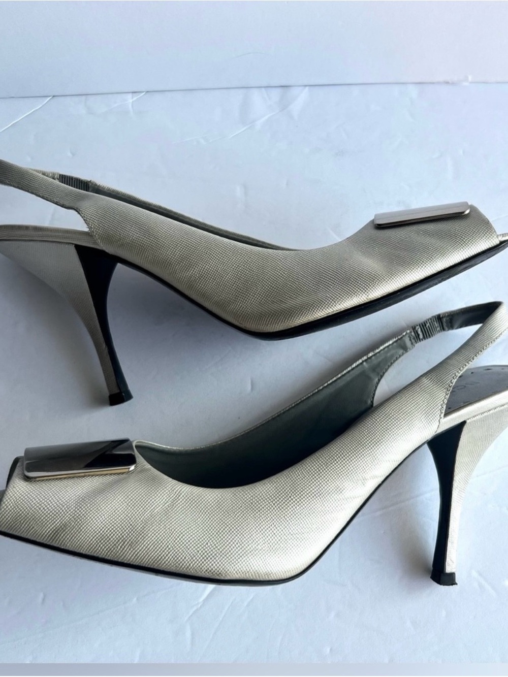 BCBG Sz 11B/41EU Elegant Ivory Slingback Kitten Heel(4) Pumps with Silver Accen